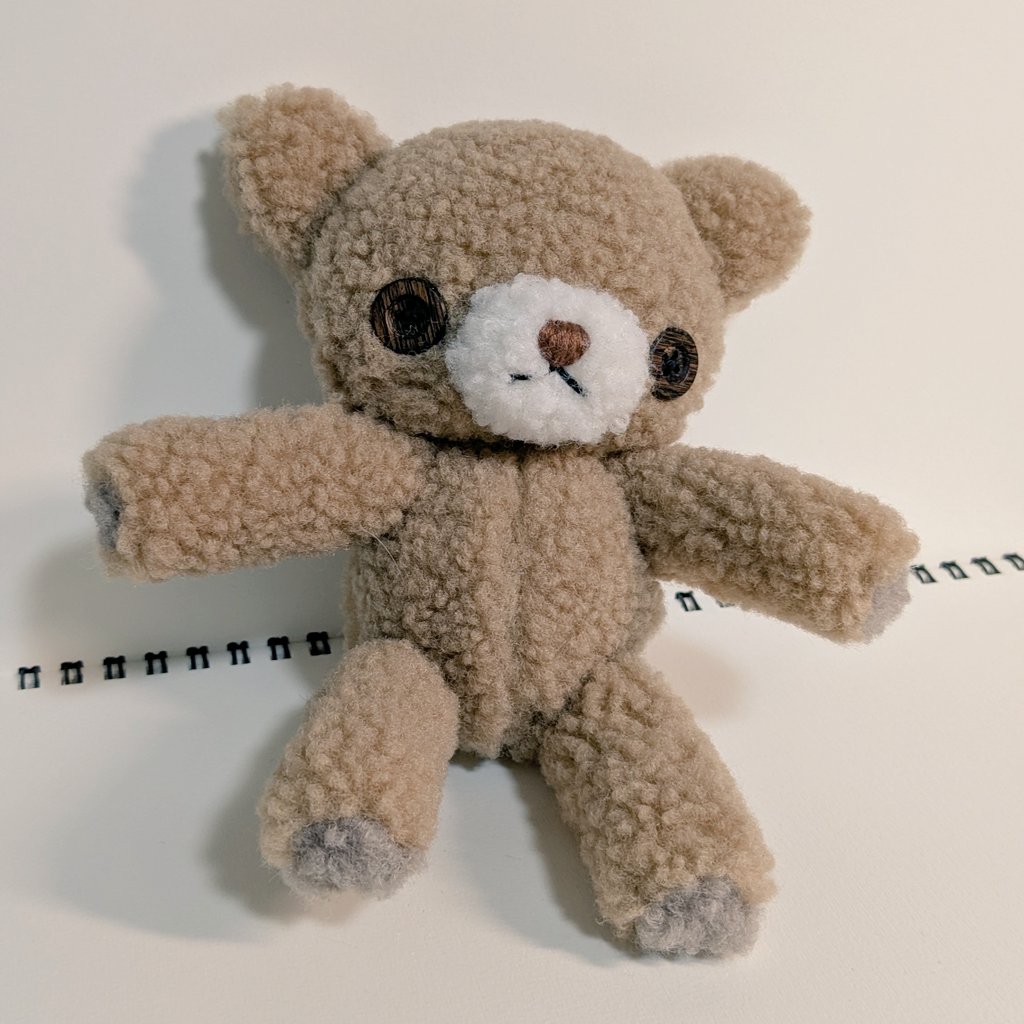 Pilze444's tweet photo. 目を4つにしようか迷っているクマのぬいぐるみです https://t.co/YlpobBZMYN