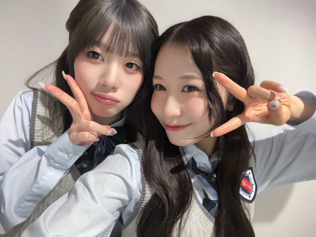 official__ME_I_'s tweet photo. 今回も楽しかった〜〜🏫
収録の合間時間、制服着てるからさ、本当に学校の休み時間みたいでエモーショナルなんだ。

@meiainikitayo
#ME_Iの会いにきたよ
#MOMONA
#ME_I #ミーアイ https://t.co/YYNCS6teF7