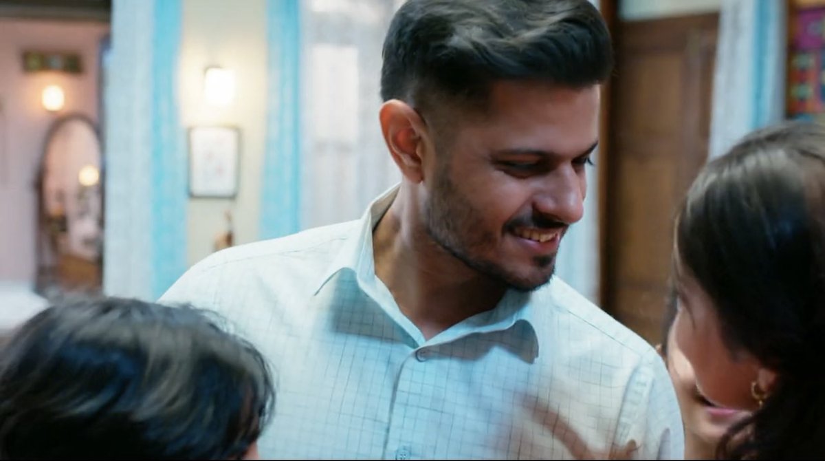 LostInChaos22's tweet photo. #ShivAlini admiring each other, their loving glances are truely heartwarming.  🥰🧿🤞#MrAndMrsParshuram https://t.co/rEP8jVXceK