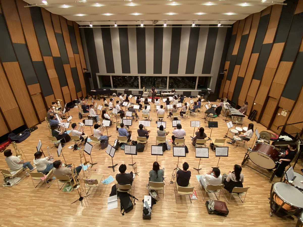 iwaki_swe's tweet photo. 本日支部大会前最後の練習！
課題曲Ⅳ「管楽器のためのフィナーレ」を作曲された伊藤康英先生にレッスンしていただきました！✨️

どんなところを大事にしなければいけないのか、
どう歌い込むのか、
作曲された先生から直接、細かく教わることができて、
すごく有意義な時間となりました！ https://t.co/IaEfkaha8B