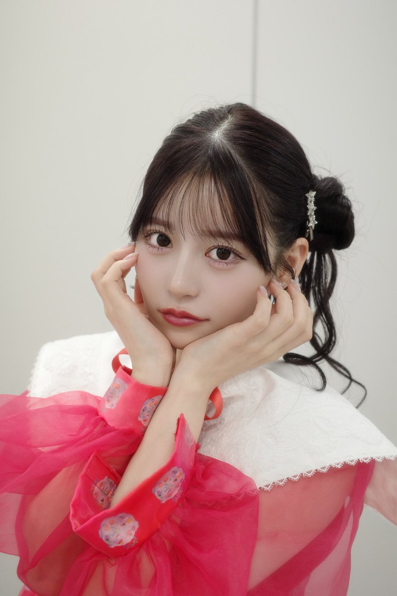 amane_fz1026's tweet photo. 私事ですが、デビューして本日で10年が経ちました😌長いようで早かった！いつも本当にありがとうございます！大好きばい！11年目も頑張ります！

(ハッシュタグや、福岡タワーのライトアップ、ポスターなどファンの皆さまがお祝いムードで居てくれているの嬉しい、ありがとう)

#月足天音10thanniversary