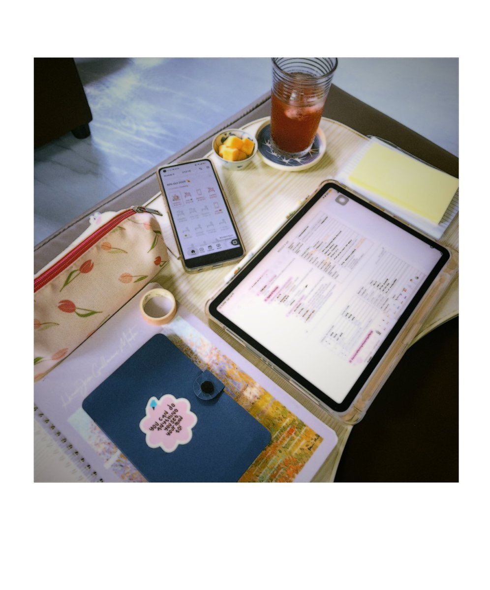 sylvielilnook's tweet photo. 📍96 days left!! today’s study log ⋆. 𐙚 ˚

my to do list is super long today and i made sure to finish them all today hehe, it’s super fun to stay productive ⸜(｡˃ ᵕ ˂ )⸝

i had hibiscus w pomegranate tea today!! it’s such a perfect combo

it’s a rainy study day ᢉ𐭩 https://t.co/BrSIVDwF7i