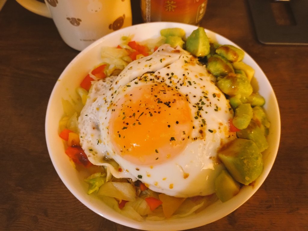 so_zai929's tweet photo. 連日の暑さで、猛烈にロコモコ食べたい欲が…って事で、レース観戦のお供に作った。おいし満足!!🍚
ハンバーグ隠れちゃった https://t.co/PoGYrsydcL