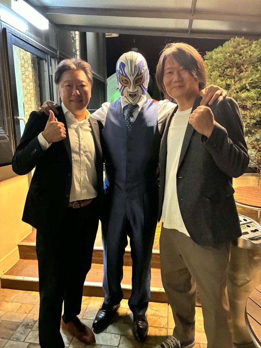 MISTERCACAO's tweet photo. 久しぶりに参加してきました。
飲食業に関わるようになったので、いつもは気にならなかった会場のビュッフェとバーカウンター🍹がとても気になりました。プロの方々を観察しながらこちらも勉強です。
横浜会場から参加されておられた株式会社アイルの安田高宏代表取締役（横浜会場世話人）と、LapTime（株）の清瀬裕之代表取締役。https://t.co/3594lG5VJ2
自らレース場で走られておられるので商材の説得力が抜群。エンジンから静電気を除去すると燃費が伸びる施工、静電気除去ガラスコーティング（ダブルナノテクノロジー）3年耐久被膜コーティングが個人的にとても気になりました🚙💨

#Lテラス  #守成クラブ #上州高崎守成クラブ