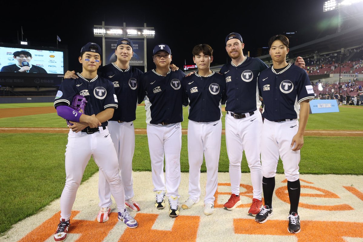 Kiatigers's tweet photo. 타이거즈 좋🤙다👍
즐거웠던 올스타전을 마친 호랑이들🐯

다시 뜨겁게 달릴 준비하고
7/16(목) 경기로 돌아오겠습니다🔥 https://t.co/y0MRi2WKNy
