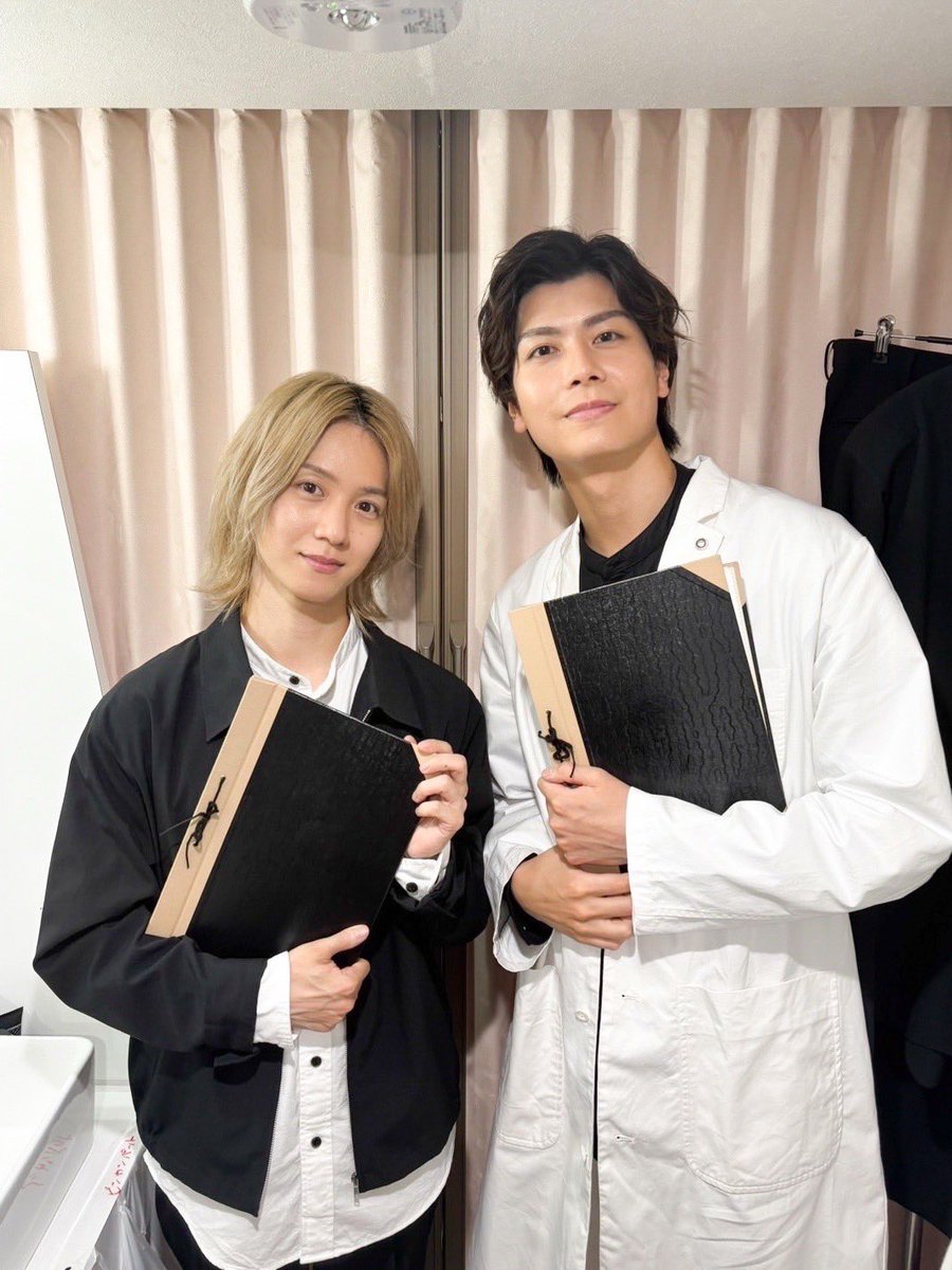 hideyatawada's tweet photo. #朝彦と夜彦
本日もありがとうございました！
夜彦→朝彦というすごいマチソワでした。

そして、(A)の千穐楽でもありました。
勇輝と出会って14年。
こうして朝夜で向き合えて幸せでした。
ありがとう。また必ず。

明日は最終日📖
最初で最後の穂先朝彦×多和田夜彦(C2)→たっさんとの(B)千穐楽です。 https://t.co/uUgRb925SK