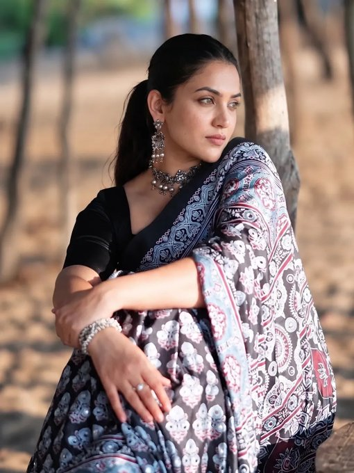 Mounikaa29's tweet photo. Meera
#Meera https://t.co/8NBu1Kl2xK