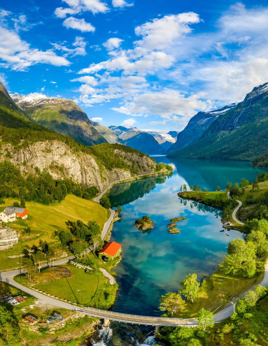 hikingview's tweet photo. Lovatnet lake in the Loen valley of Norway 🇳🇴 https://t.co/IvaUP7ZzTZ