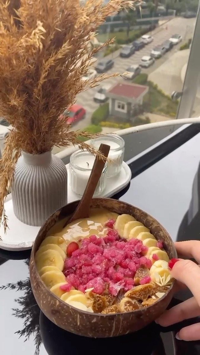Come164785's tweet photo. A little afternoon tea shouldn't cause too much of a figure problem, lol😋 https://t.co/20FToltVJL