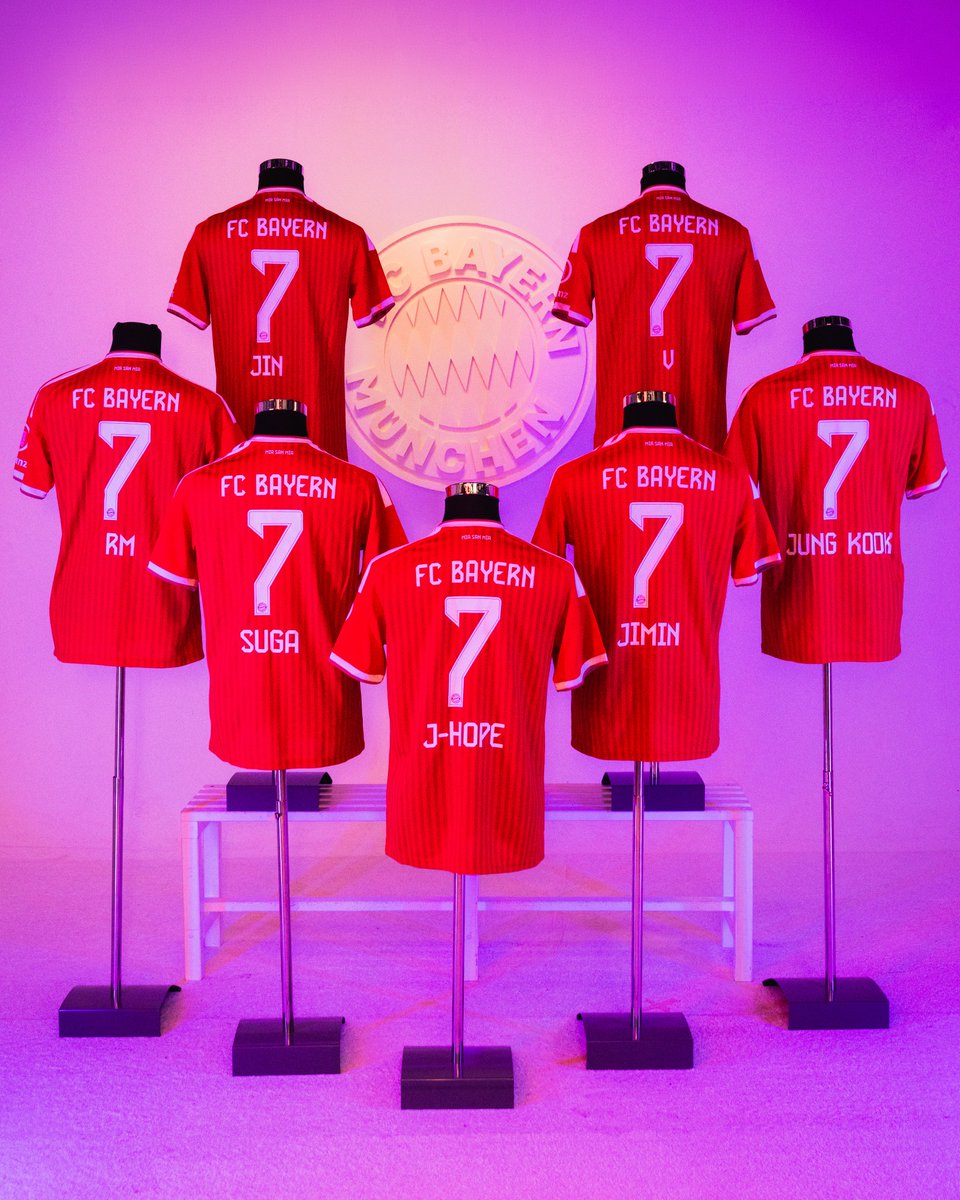 FCBayernES's tweet photo. 𝙆𝙞𝙢 𝙉𝙖𝙢𝙟𝙤𝙤𝙣, 𝙆𝙞𝙢 𝙎𝙚𝙤𝙠𝙟𝙞𝙣, 𝙈𝙞𝙣 𝙔𝙤𝙤𝙣𝙜𝙞, 𝙅𝙪𝙣𝙜 𝙃𝙤𝙨𝙚𝙤𝙠, 𝙋𝙖𝙧𝙠 𝙅𝙞𝙢𝙞𝙣, 𝙆𝙞𝙢 𝙏𝙖𝙚𝙝𝙮𝙪𝙣𝙜, 𝙅𝙚𝙤𝙣 𝙅𝙪𝙣𝙜𝙠𝙤𝙤𝙠, ¡𝘽𝙏𝙎! 💜💜💜💜💜💜💜

¡Regalos especiales para un grupo muy especial! 🎁

#방탄소년단 #BTS #BTS_WORLDTOUR_ARIRANG #BTS_WORLDTOUR_ARIRANG_MUNICH