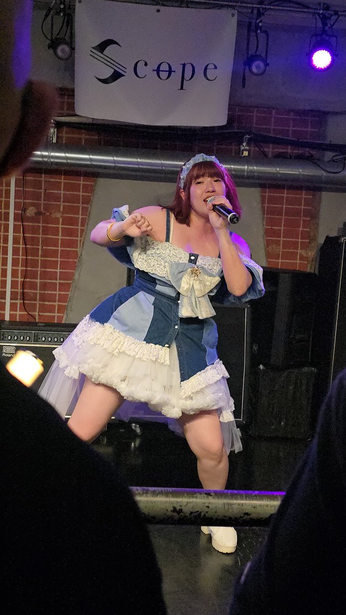 umeyann's tweet photo. Happy Diary#31 ~竹歳みずほバンドワンマン１ヶ月前主催~続いて、さやなん🎶
出演前袖からみずほさんへのハッピバースデー歌ってから登場🎶
いつもどおりの楽しいステージでしたが、今日は みずほコール などリスペクトされてました🎵
今日も楽しいステージありがとう😉
#利根さやな
#尼崎Scope https://t.co/b1aIT1MpO3