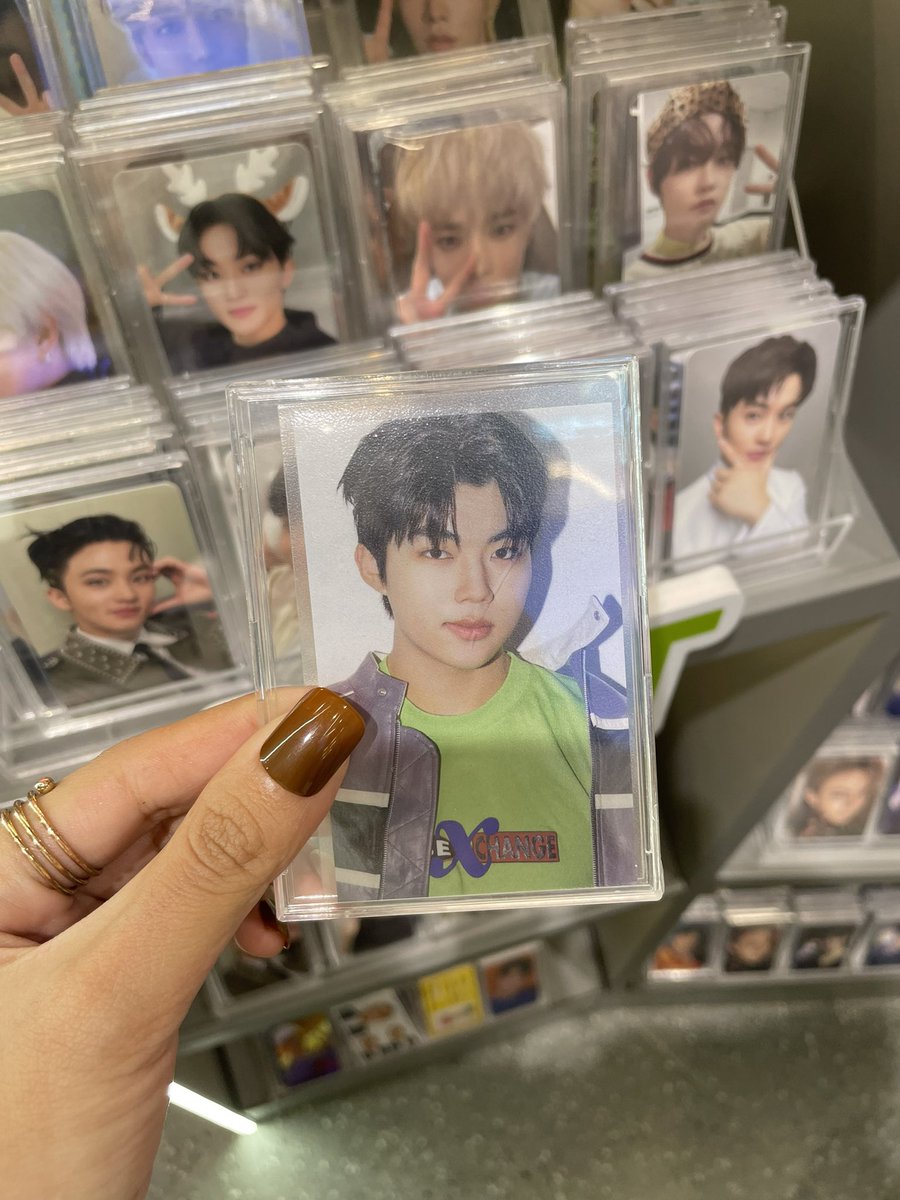 kkultaeraeee's tweet photo. GUNWOOK NCT??! 🤓🤓🤓 https://t.co/dzFUZDaphM