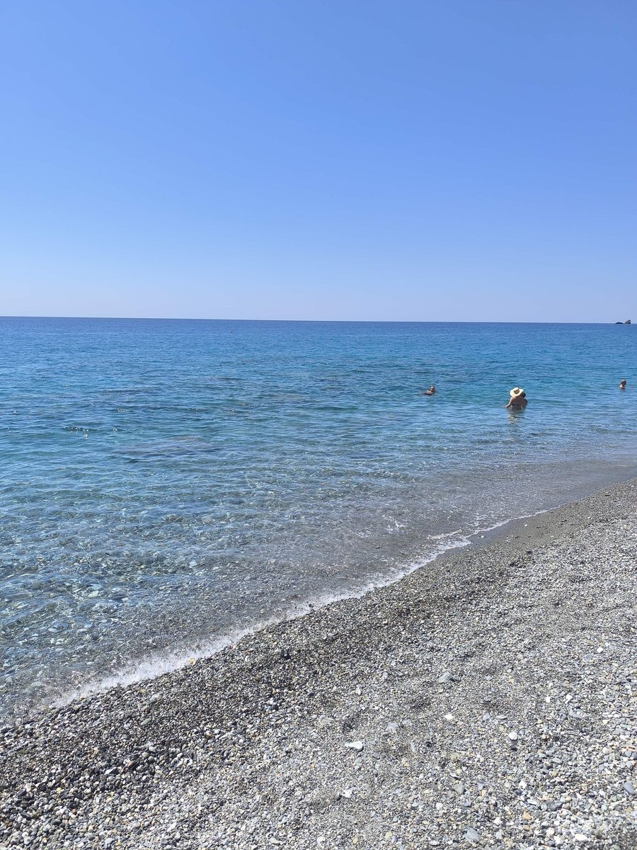 frabari92's tweet photo. Mare limpido e cristallino ma mai quanto l'animo e le intenzioni degli inquirenti della Procura della Repubblica di Bari https://t.co/ExkFzUIq0Y