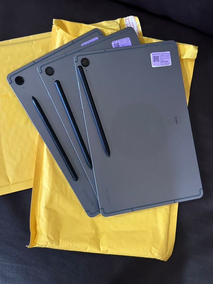 GyoGadgets's tweet photo. Available🛒: Preowned Samsung tab S9 FE//16-128gb//Wifi+Lte//Tab comes with a pen//🏷️@450k🛍️.

Disclaimer⚠️:Prices are subject to change due to fluctuations in the exchange rate🔌

To place an order,click on the link ⬇️ 

https://t.co/YcmtnCKhcv https://t.co/FqDUTTEEaI