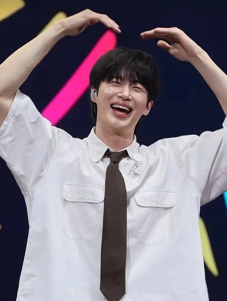 byeonwoonist's tweet photo. 730k+ votes, leading with 15k gap for wooseok in popular male star category!! 🔥 https://t.co/mL3OX2ghw5