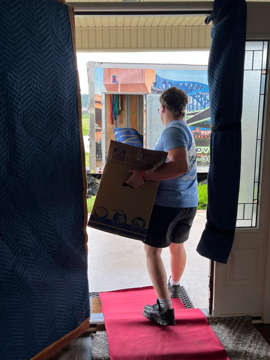 AllOut2018's tweet photo. We don't hire movers. We hire good people and teach them how to move. Richie is a great example of that. Hard working, respectful, and committed to taking care of our customers every step of the way.

#EmployeeSpotlight #whiteglovemoving #Chattanoogamovers #veteranowned https://t.co/OfqYGSUGjH