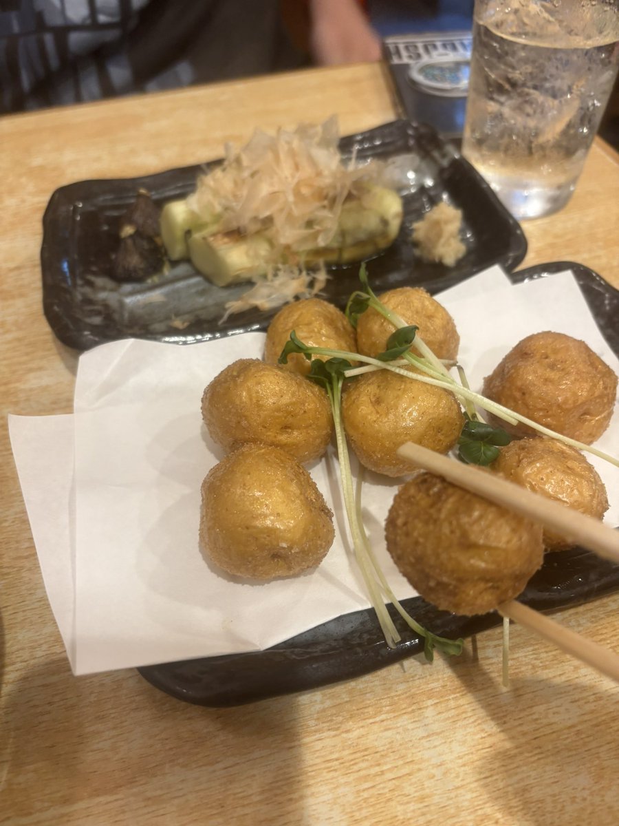 tooomooo0213's tweet photo. 帰宅中～
今日も今日とておつかれさまでした😌

明日はイングランドvsノルウェー観なきゃな！！

じゃがいも美味かったーからあげも🥔
明日の朝団子食べよ🍡

#TommyMusic
#NowMusic
#RISANO
#DANGO
#たこ焼きじゃないよ
#新ジャガ素揚げ
#焼きナス https://t.co/HoOQHlTSgg