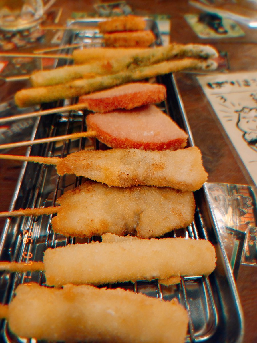 eggypop21's tweet photo. 大好きな地元の串揚げ屋さんで飲みー🍻帰りにゲーセンでいるかわからんエビフライ人形取った！(絶対いらない) https://t.co/fA5Xuc0bS9