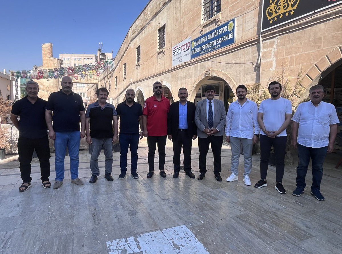 emin_yetim's tweet photo. Şanlıurfa Amatör Spor Kulüpleri Federasyonu Başkanlığına seçilen Sayın Murat Basyan ve kıymetli yönetimine hayırlı olsun ziyaretinde bulunduk. 

Nazik misafirperverlikleri için teşekkür ediyor, yeni görevlerinde başarılar diliyor; amatör sporun gelişimine katkı sağlayacak güzel çalışmalara imza atmalarını temenni ediyorum.

@MuratBasyan1 
@sait__akdag