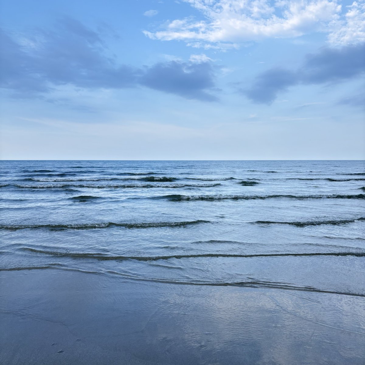 Itstiaay's tweet photo. Ocean therapy. https://t.co/JQQaFrng6c