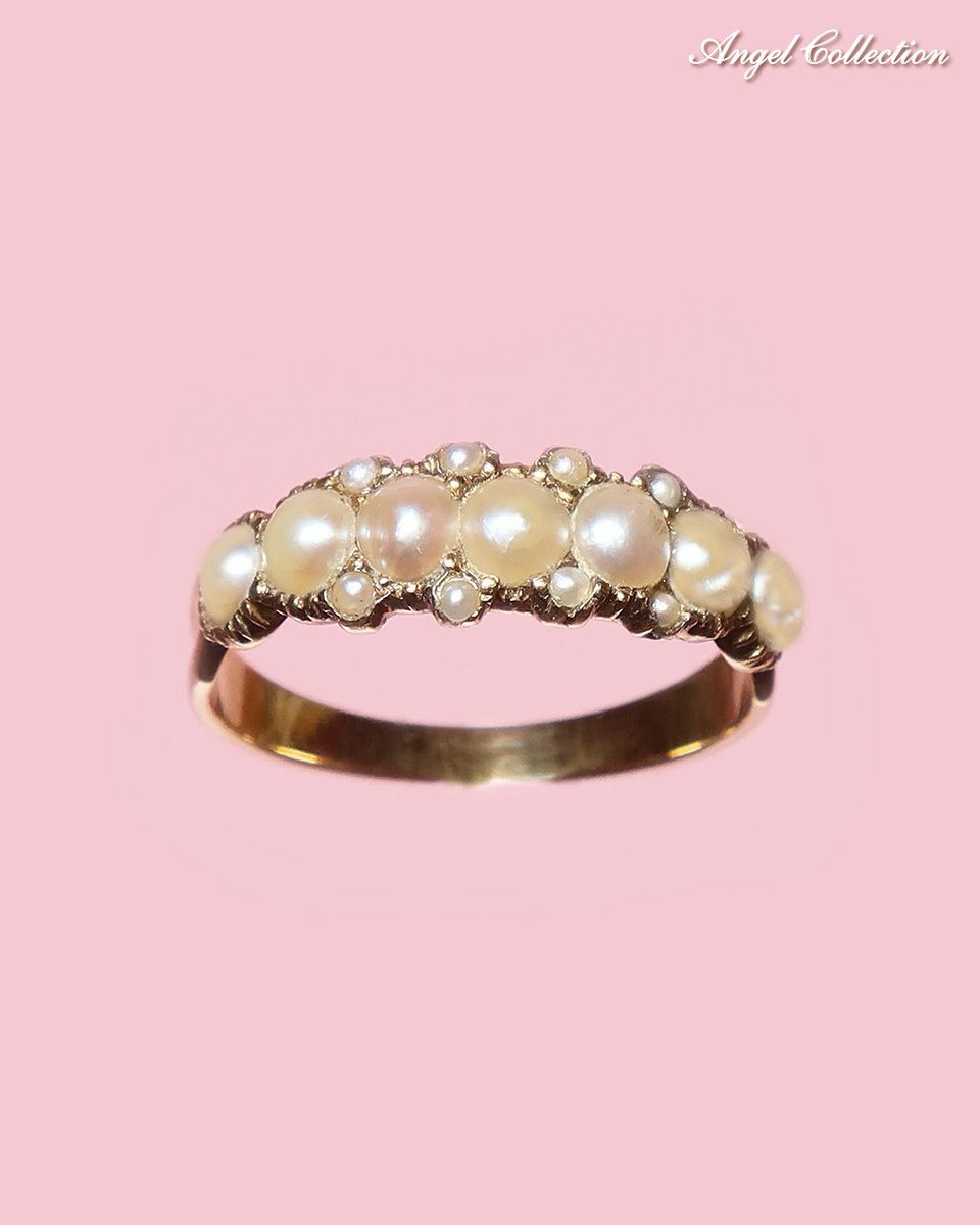 AngelCollection's tweet photo. ★新入荷！「赤毛のアン」のシードパールリング★
ただいま銀座奥野ビルのショップでは、ゴトウ先生の個展Les beaux objets 美しいものたち in Ginza ～ゴトウユミコのアニマルドールとヴィクトリアン サマードレスコレクション～ が開催中！今日も様々なお客様に店頭にお越しいただき、賑やかに楽しく過ごしました。Online Shopより通信販売も承っております。

さて、こちらのリングは、私が「赤毛のアンのリング」と呼んでいる天然真珠のシードパールリング。「アンのエンゲージ・リングは真珠をぐるっとちりばめたものだった。アンはダイヤモンドを身につけるのを断ったのだった。」というエピソードから、アンが婚約者のギルバートから貰った婚約指輪はこのようなリングだったと思われるからです。「真の幸せとは、真珠が連なるように、小さく単純な幸せが日々連なること」とアン。そんな小さな幸せが連なるパールリングです。

ハーフエタニティのシードパールリングは、度々見かけるアイテムではありますが、こちらのリングは連なったシードパールの上下に更に小さい、極小のシードパールが添えられていて、いっそう繊細な雰囲気。とても愛らしいリングです。（サイズは9号ですがサイズ修理可。無料でサイズ修理をいたします。）

こちらのリングは近日中にホームページへの掲載を予定しております。商品のお問合せは、HPの「お問い合わせフォーム」よりお気軽にお尋ね下さい。

💫Les beaux objets 美しいものたち in Ginza
～ゴトウユミコのアニマルドールとヴィクトリアン サマードレスコレクション～
7月9日(木)～7月13日(月)
12:00AM～7:00PM
(最終日は午後5時終了)
📍エンジェルコレクション
東京都中央区銀座1-9-8奥野ビル208号
tel 03-6228-6230
🌟スペシャルサイトが出来ました！ *** https://t.co/Le3s5h6DeE

💫Les beaux objets 美しいものたち in Nagoya
～ゴトウユミコのアニマルドールとヴィクトリアン サマードレスコレクション～
7月17日(金)～7月21日(火)
12:00AM～6:00PM
(最終日は午後5時終了)
📍Le Salon des Reves サロン デ レーヴ
@Salon_des_Reves 
名古屋市東区東桜1-10-3則武ビル301号
(フラワーノリタケの3階です。)
(問)エンジェルコレクション
tel 03-6228-6230 もしくは090-1832-7704
🌟スペシャルサイトが出来ました！ *** https://t.co/7p9eAF7tf7

〈7月のショップ営業日〉
2日・3日・4日・5日・6日・9日・10日・11日・12日・13日・25日・26日・27日・30日・31日

〈7月のアポイントメント日〉
7日・28日
※アポイントメントオンリーの日です。お電話（tel 03-6228-6230）、HPの「お問合せフォーム」よりご予約下さい。

#エンジェルコレクションのアンティークジュエリー
#アンティークリング
#ヴィクトリアンリング
#シードパールリング
#赤毛のアンのリング