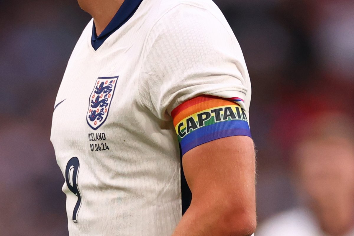 queerguru's tweet photo. We salute (and thank) @HKane Capt of England Football Team for being one of the sport's few queer allies. FIFA @FIFAWorldCup  https://t.co/my4MGN6mgH https://t.co/oTXX2Vjm63