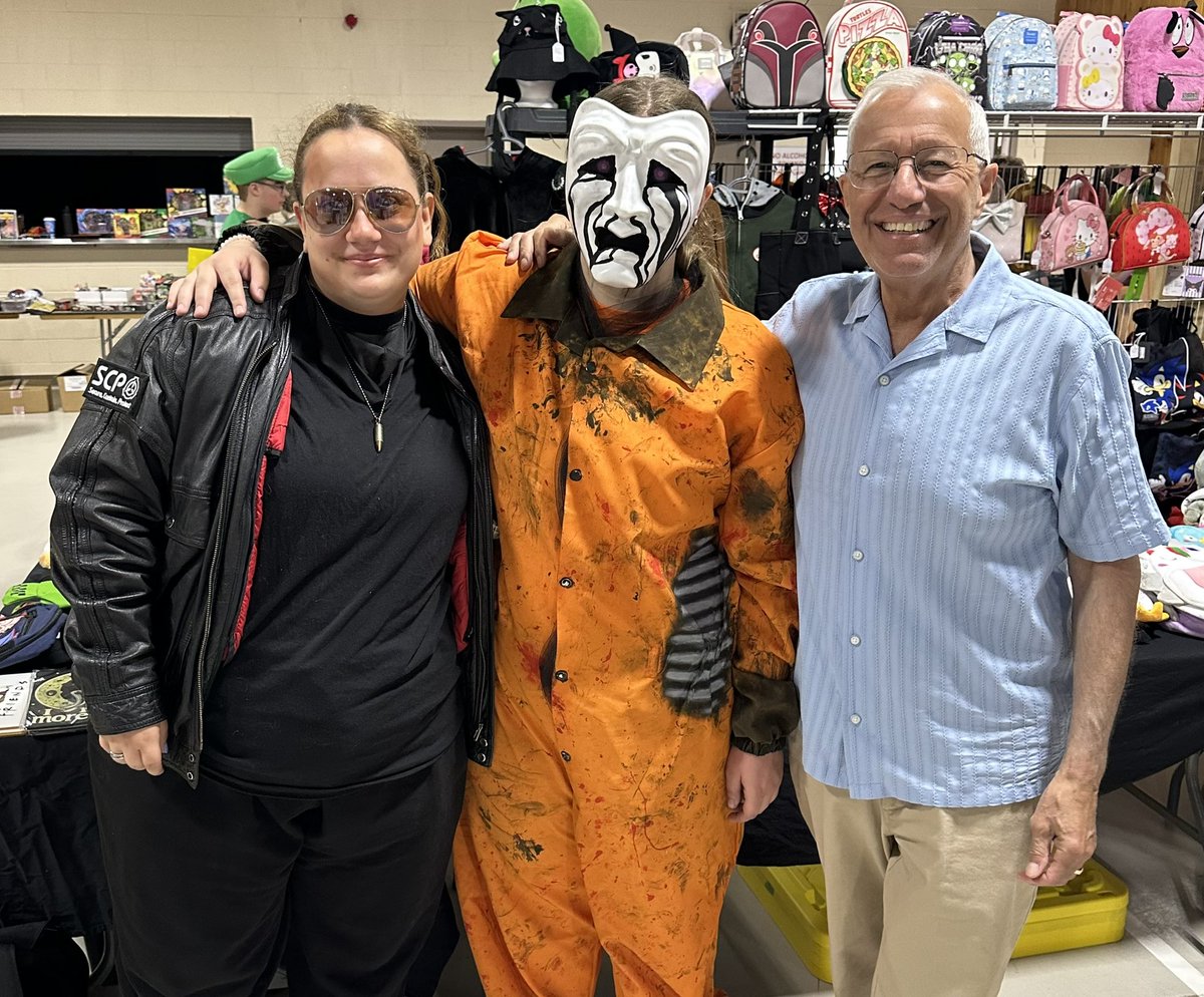 VictorFedeli's tweet photo. Calling all comic book fans in Callander! 🦸🏻 

Swing by 1984 Swale Street until 3:00 p.m. today to enjoy Callander’s very own Comicon, stacked with a wide selection of toys, comic books, sports cards, games and more for all ages to enjoy. https://t.co/RyLs9dwJyS