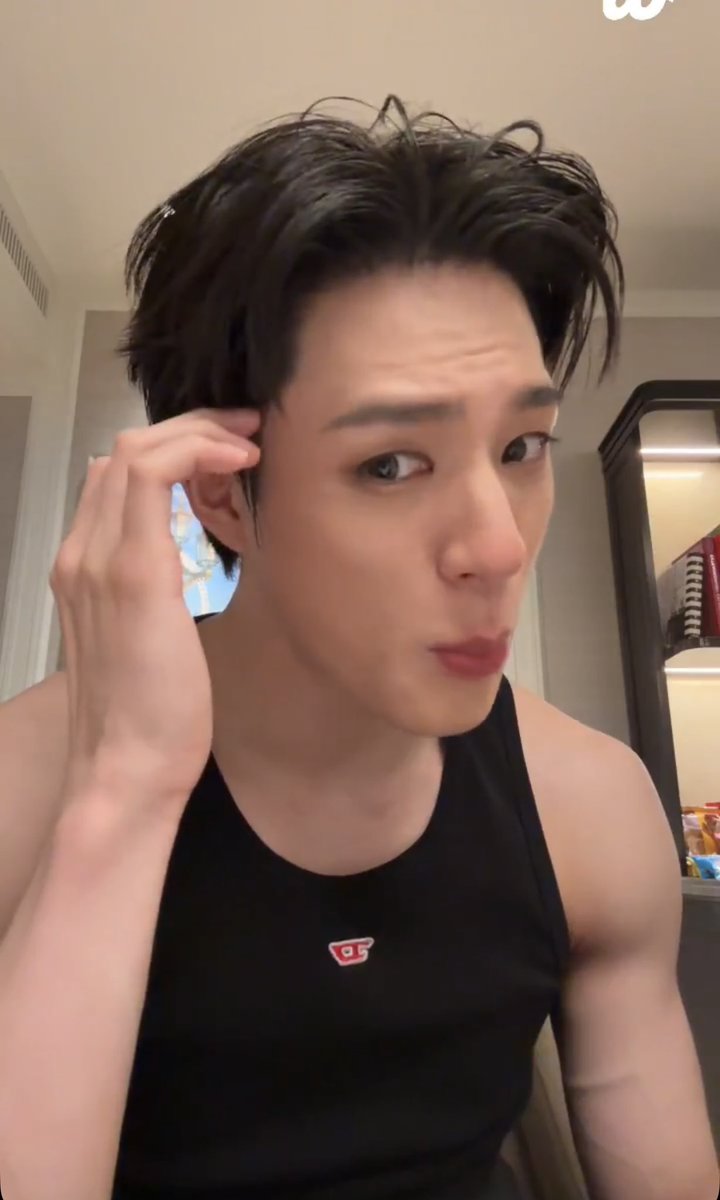 เบว tweet media
