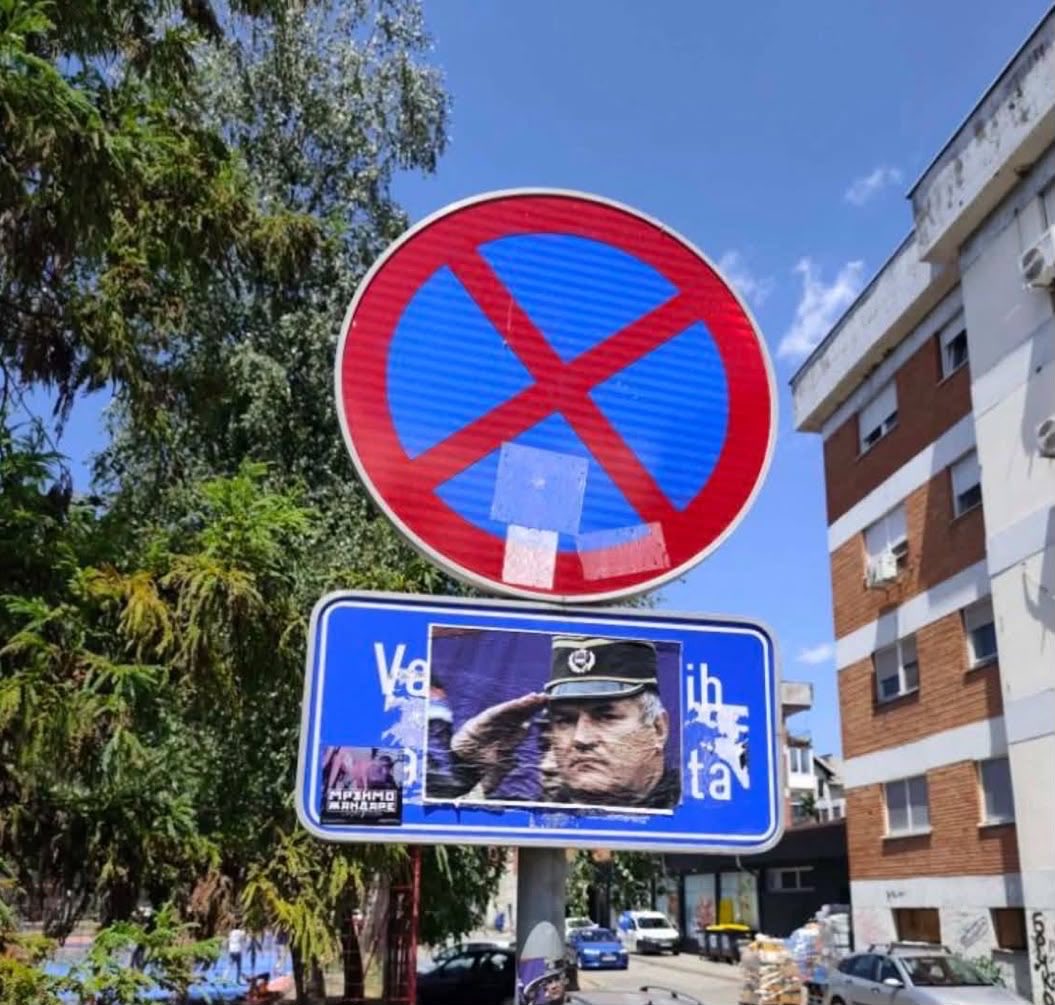 kongeorgios's tweet photo. As Bosnians gather to honour the Srebrenica Genocide victims, this is what genocide survivors in Brčko (northern Bosnia) were greeted with. Genocide denial (“Srebrenica isn’t a genocide”) and triumphalism celebrating convicted genocidaire Ratko Mladić. 

This is the reality in which Bosnians—particularly Bosniaks—are forced to live across BiH. All year round.