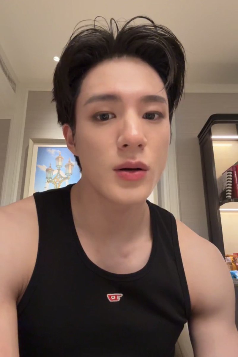 jaeminners's tweet photo. god bless jeno and jaemin in the diesel black tanktop https://t.co/F0VdN3Xtei