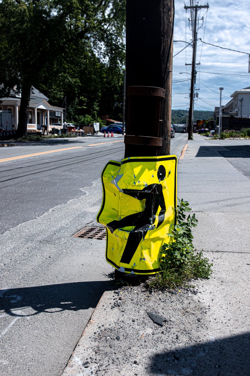 fotogosaurus's tweet photo. mean streets https://t.co/EAGqRMxoWA #VT #Vermont #NewEngland #MeanStreets #Sign #Pedestrian #PedestrianCrossing #moment #look #crossing #warning #TrafficSign #beatUp #hitAndRun #wonder #ponder #July #Summer #Canon #StreetScene #StreetPhotography #onTheRoad https://t.co/zrGEmu3T7g