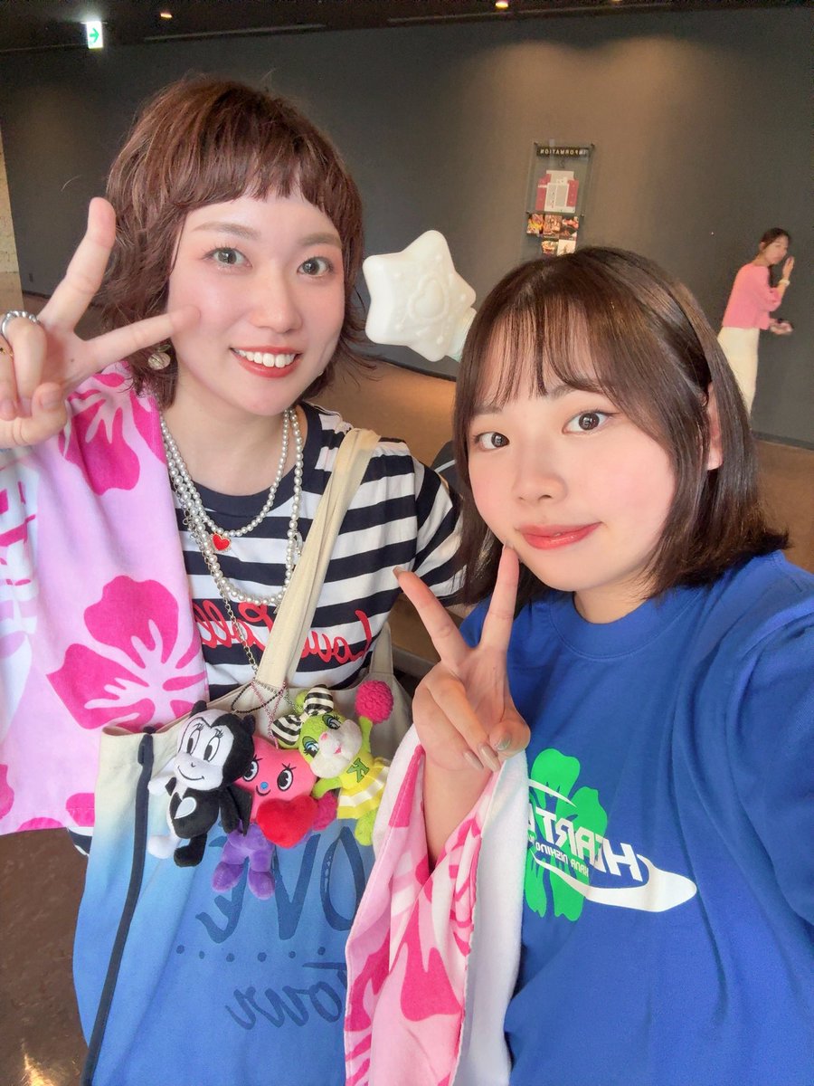 koichan56's tweet photo. 大阪初日♡
今回もりかちゃんと🫶🏻
たのしかった〜！！！🌺🐠🪼
明日もたのしみっ🥰
ラブコレTシャツ引っ張り出してきた

@Rikaka129 https://t.co/iroySTtyNz