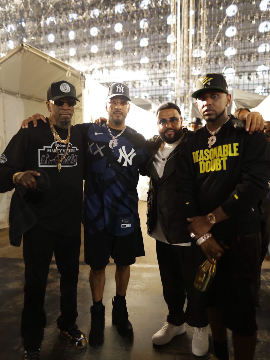 Nanawusu002's tweet photo. Jaz-O,Swiss beatz,Dj khaled and Fab at the Jaÿ-Z 30 concert #Jayz #Reasonabledoubt https://t.co/KqJzhyYOz9