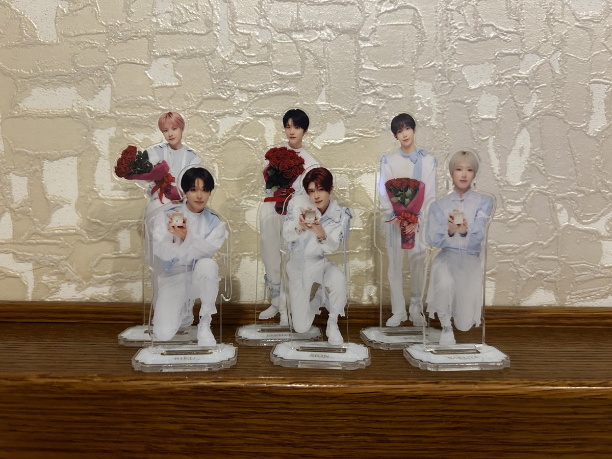 4sifour's tweet photo. ウィシのペンミのアクスタ本当におもしろいwwwww https://t.co/u55dgmmBSx