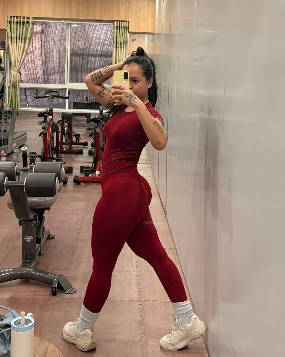 siamese_goddess's tweet photo. Big Ass in red outfit 🥵 https://t.co/eiomAW07Hh