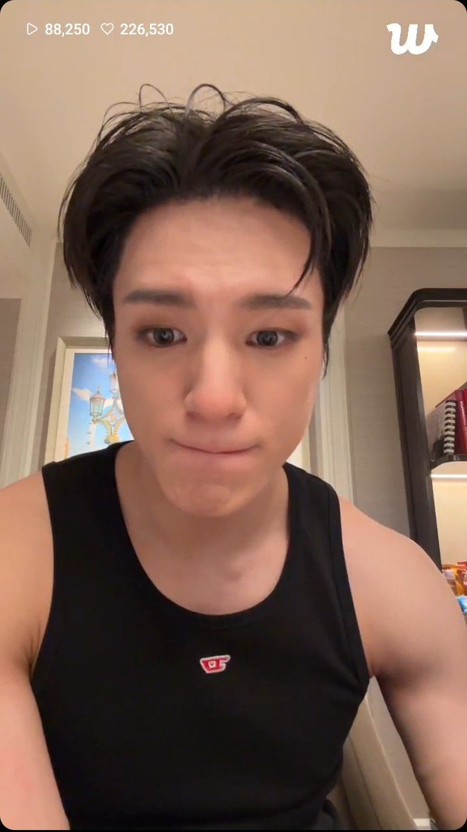 eongjjedd's tweet photo. JENO LIVE 😭😭😭🤏🏻 https://t.co/pn8gqDgnoR
