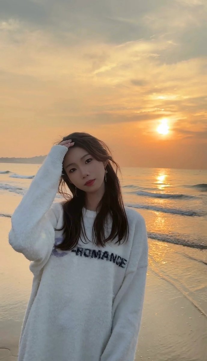 nsiyx89541895's tweet photo. Hey campus crew! Our Photography Club’s sunset photoshoot at the central lake is tomorrow (4PM)! Bring your cameras, catch golden hour vibes u0026 make epic shots—free for all members! RSVP via link in bio ， https://t.co/61yIS9pV4Q