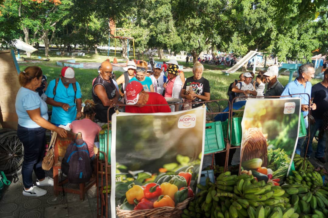 BorgesOlivero's tweet photo. #Manzanillo la Ciudad del Golfo está de fiesta y a pesar de las dificultades el pueblo disfruta de una Feria Especial por su #234DeFundada,las principales autoridades políticas y gubernamentales comparten el cumpleaños con los habitantes de esta bella urbe
#MiMoncadaEsLaPatria https://t.co/E5wH5XNaC9