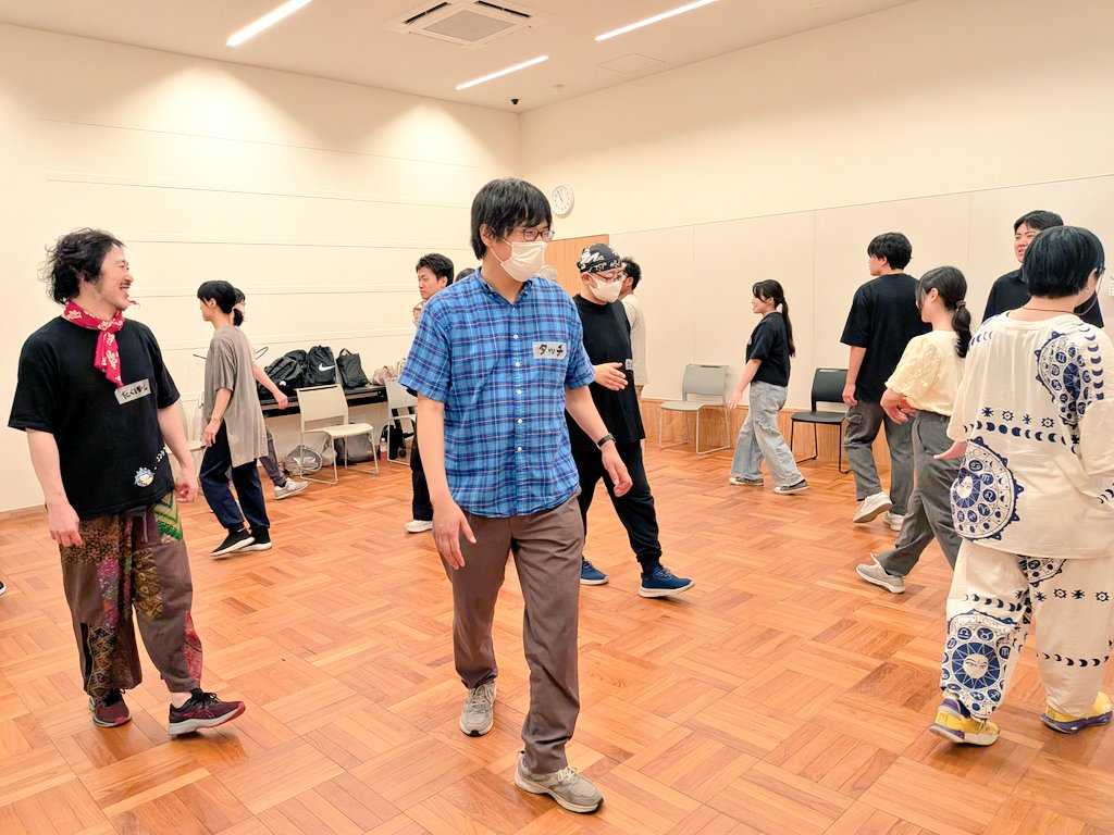 fortune8nohe's tweet photo. 報告その２
7/11演劇ワークショップ
お久しぶりの方も、はじめましての方も、多数ご参加いただきありがとうございました🙇

午前中はゲーム感覚で楽しみながらコミュニケーションを深め、
午後は戯曲を使い、読む事に挑戦！はじめての方も積極的にトライ😊
終了後も話が尽きないほど盛り上がりました✨ https://t.co/yiGuATIsM4