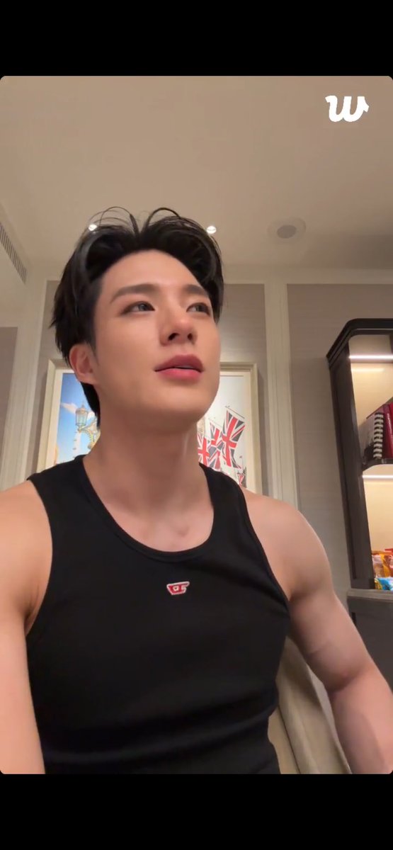 nowtomymin's tweet photo. GANTENG GAGAH GEDHE DHUWUR SUGIH MBANGIR MANTAP LEE JENO https://t.co/mmI9FQXo45