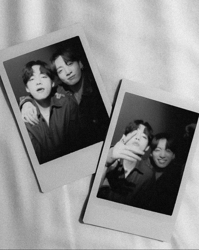 azforgem4's tweet photo. ang theme po ntin today ay polaroid pics at friends to lovers trope https://t.co/r9HLQ3UAkU