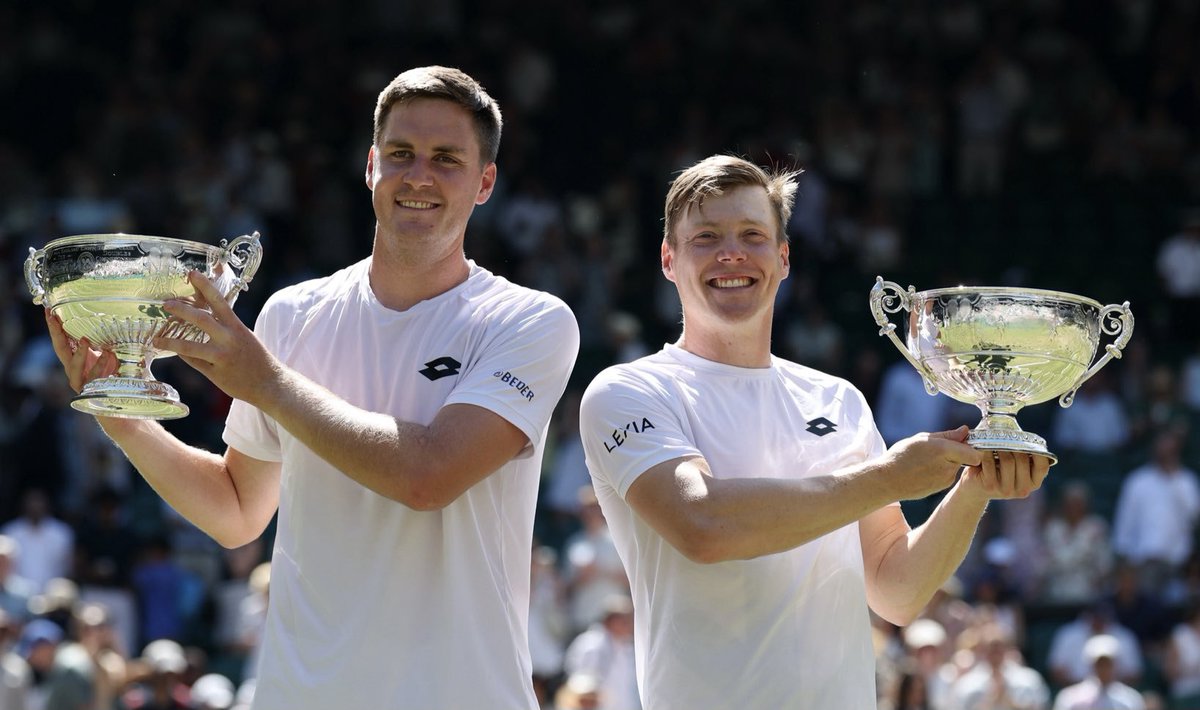 Not_Esportivas's tweet photo. ATP!
Parabéns aos duplistas campeões, o britânico Henry Patten (🇬🇧) e o finlandês Harri Heliovaara (🇫🇮) que conquistaram o segundo título de @Wimbledon , o quinto título no ano e o 13°título na carreira juntos.
#Wimbledon #Wimbledon2026 #ATPTour #HenryPatten #HarriHeliovaara https://t.co/eHceHcR3YO