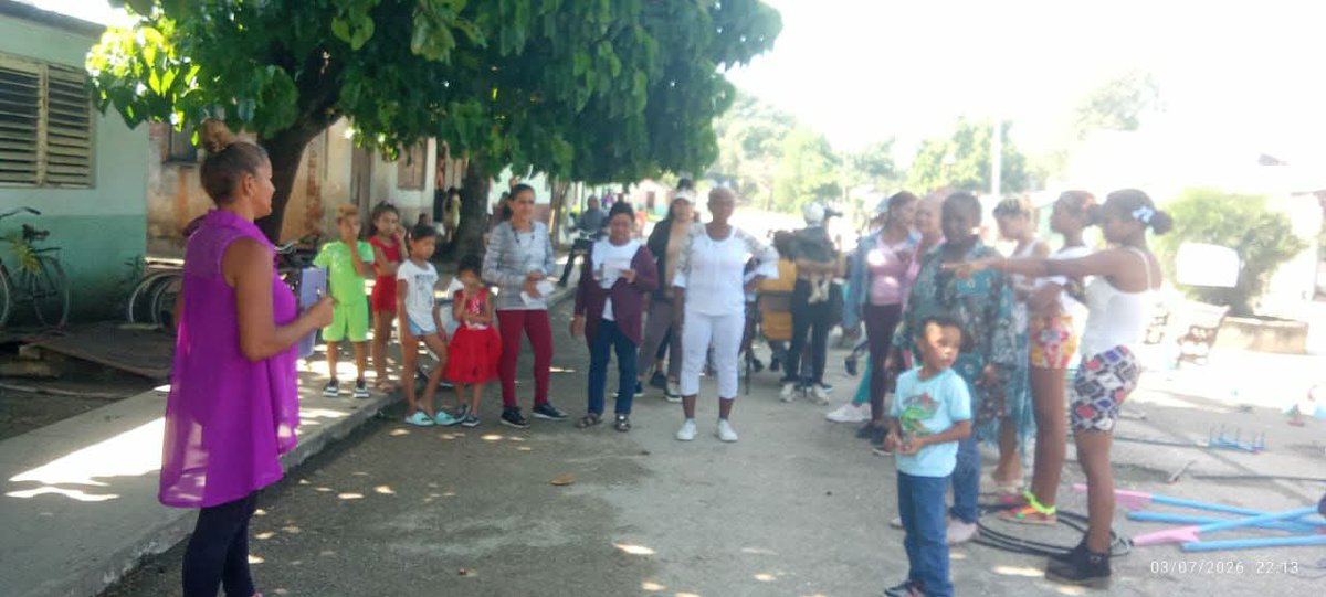 MichelCarlosSa2's tweet photo. Este sábado Rey vuelve a los barrios de #Bayamo, está vez en la Comunidad el Polígono, con la mochila al hombro se sigue recordando de dónde venimos y que defendemos.

#BayamoEn26
#MiMoncadaEsLaPatria https://t.co/G5KEkEg50L