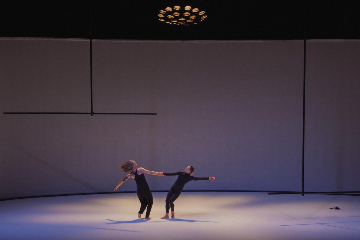 LincolnCenter's tweet photo. Take a look back at TORDRE by Rachid Ouramdane, presented at the inaugural Lincoln Center Contemporary Dance Festival! Presented as part of the Pasculano Collaborative for Contemporary Dance, with the support of Dance Reflections by Van Cleef &amp; Arpels.

📸: Lawrence Sumulong https://t.co/0Kr6yNsfDd
