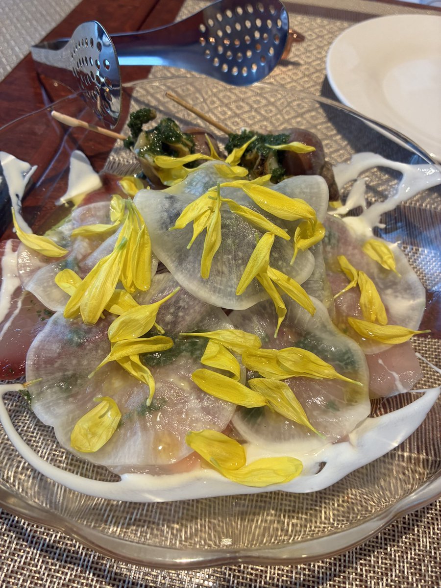 kyoko42ya's tweet photo. 昨日のディナー🍴✨
久しぶりに大好きなダシーマさんに行ってきました🥰
鮮魚のカルパッチョ、馬肉、ピッツァ🍕、パスタ🍝と、全部美味しくて幸せな一時でした💞
ご馳走様でした😋 https://t.co/pJwDcI1Ggi