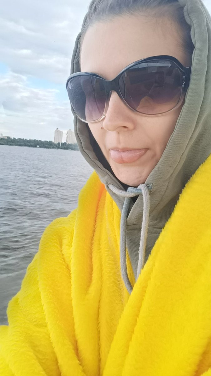 salmonetoya's tweet photo. Девки, пошла топиться https://t.co/nR33j6GyHY