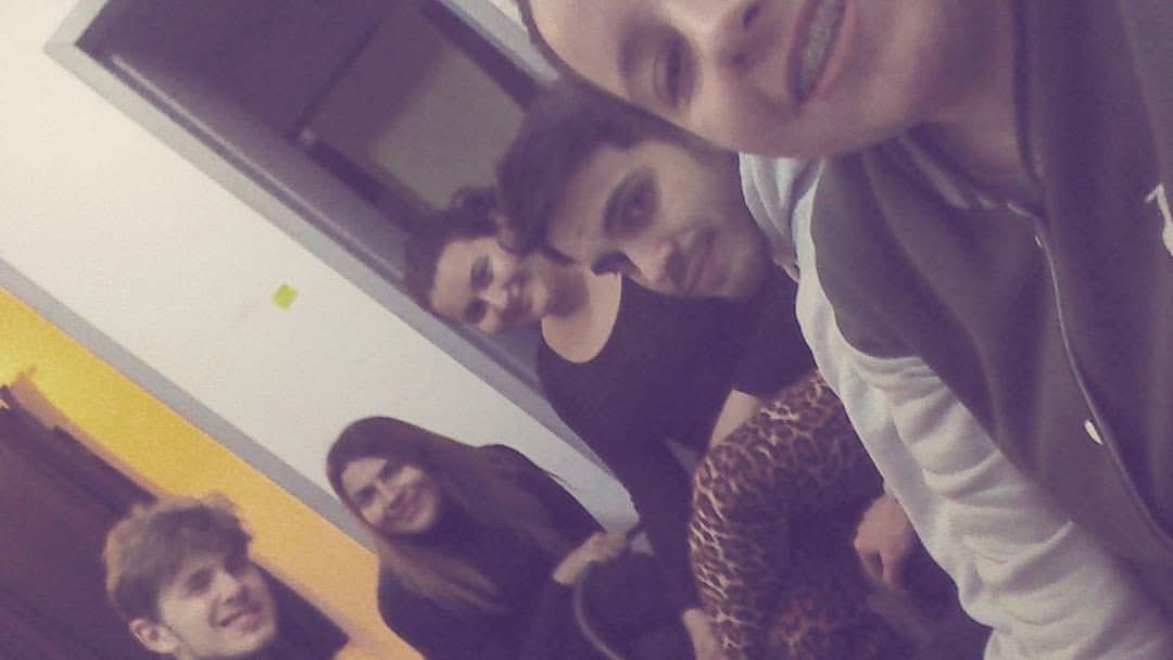 albringman's tweet photo. Hoje em dia todo mundo da foto se odeia kkk https://t.co/3NzMkY3wO1