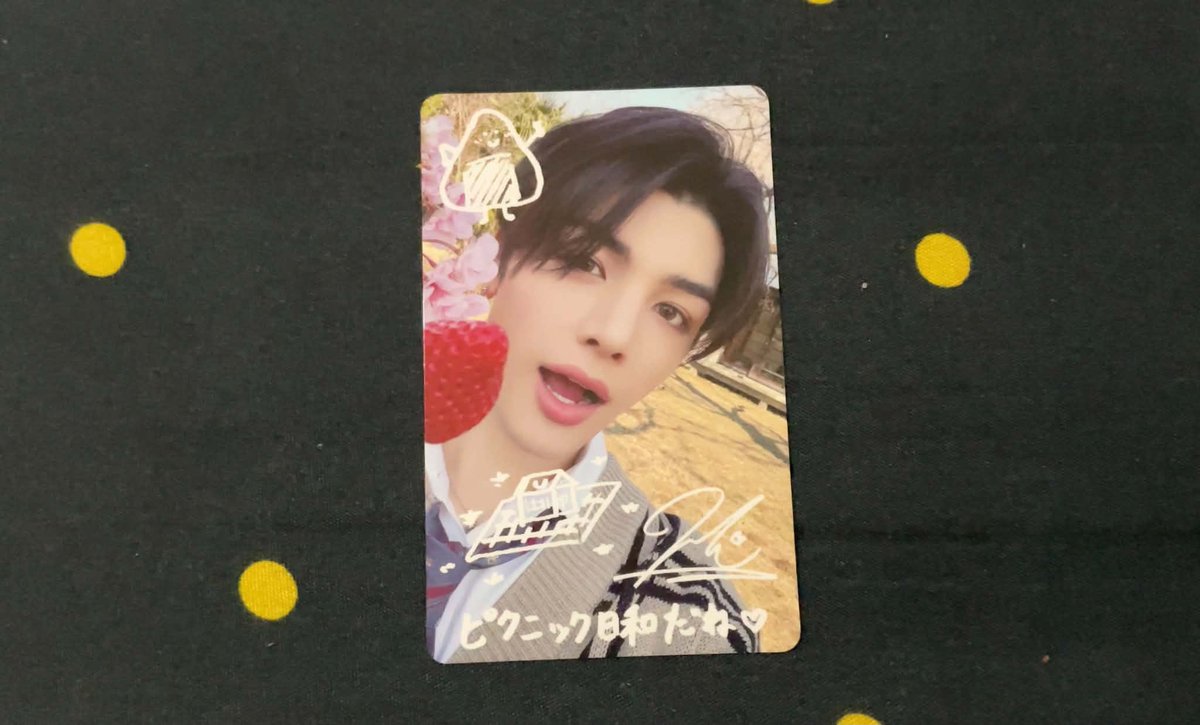 raramarupok's tweet photo. wts lfb andteam ph | #bentanirara

gib signed wv ld r2 

⟡ 950php
⟢ onhand
⟢ mop: gcash
⟢ loc: bataan
⟢ PAYO prio, 3 dop 

ᯓ➤ dm / reply to claim

t. andteam go in blind maki weverse wv gn r2 2nd lucky draw ld signed https://t.co/Ktvp9RUkdi