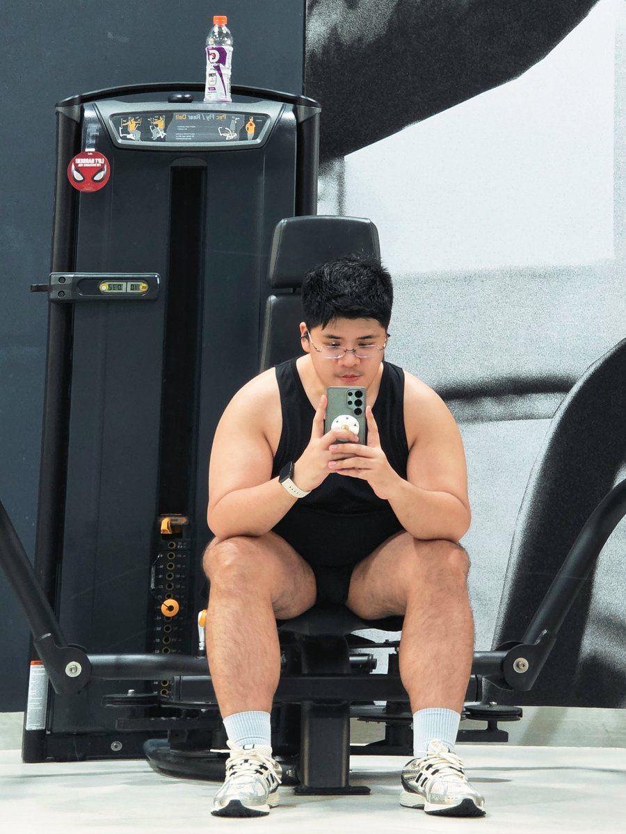 kohtography's tweet photo. 2022 - 2023 - 2024 - 2026
เริ่มดูแลตัวเองเพราะโรคภัยถามหา และ 30 กว่าแล้ว กลัวจะลดยาก
- ออกกำลังกาย อาทิตย์ละ 3 ครั้งเป็นอย่างน้อย
- ทาครีม ทุกวัน และกินวิตามิน
- เปลี่ยนการแต่งตัว พยายามหาทางที่ใช่ คิดว่าตอนนี้โอเคแล้ว มั้ง 555 
- หัดแต่งหน้า first impression ค่อนข้างสำคัญ

แต่ถ้าใครมีวิตามิน หรือทริคดูแลตัวเองมาแชร์กันได้นะ อยากรู้ 🥺
