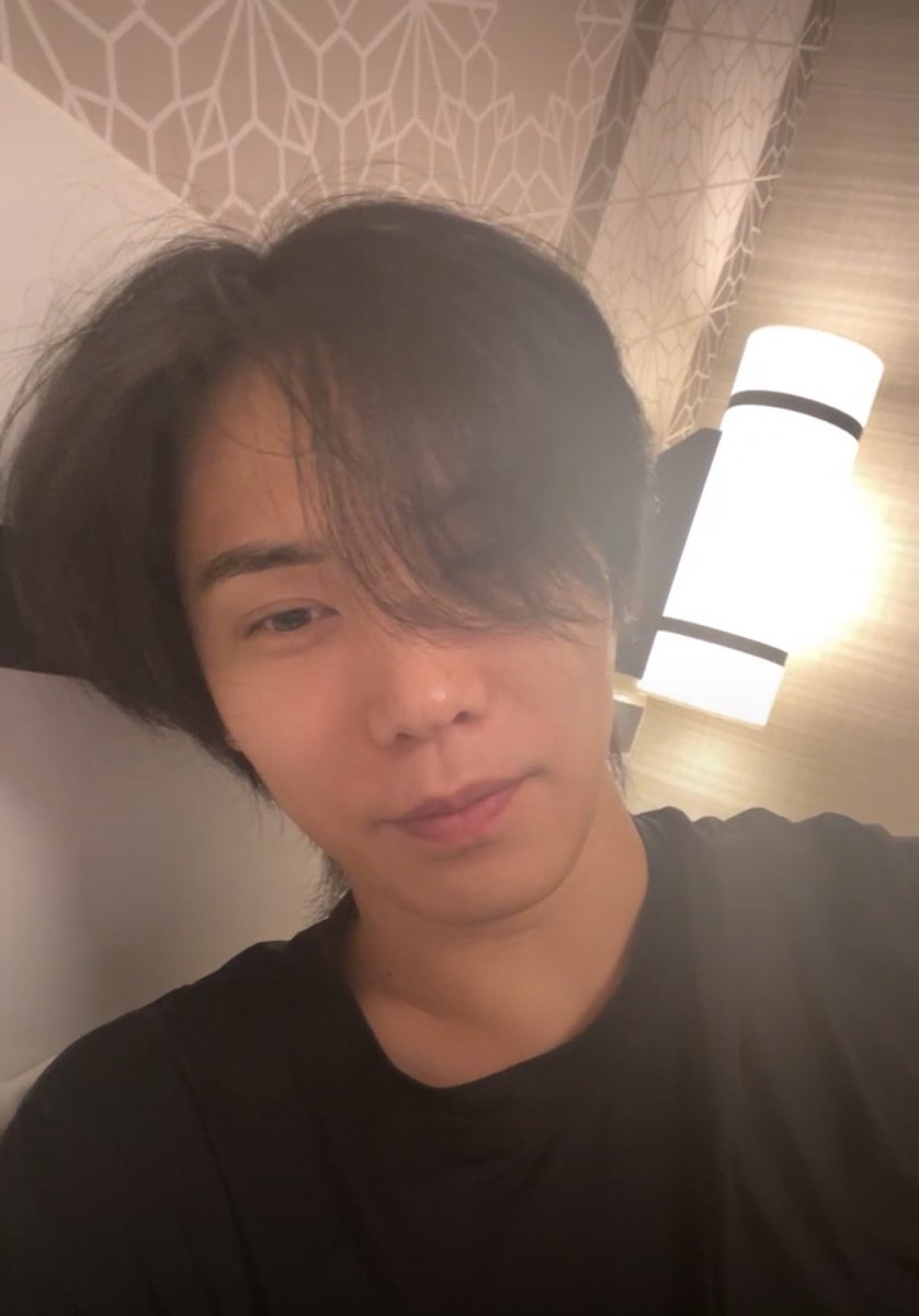 stanastro1602's tweet photo. Ahhh Rocky live on IG!!!

#ROCKY #라키 https://t.co/bKPk4Xeo09
